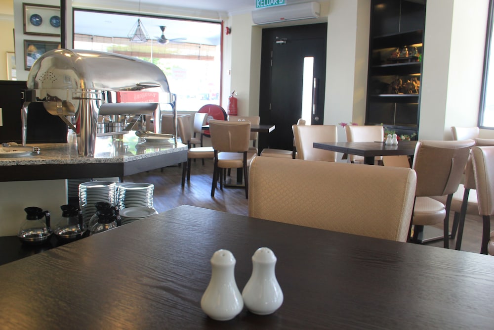 Merchant Hotel 34/66