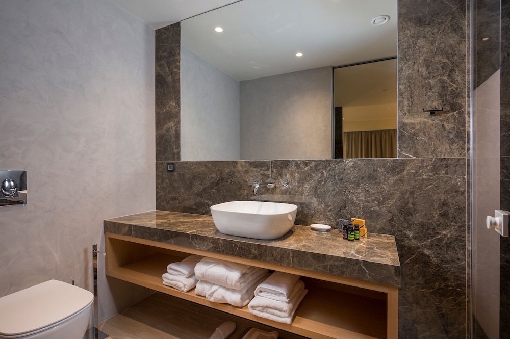 Hyperion City Hotel & Spa 69/70