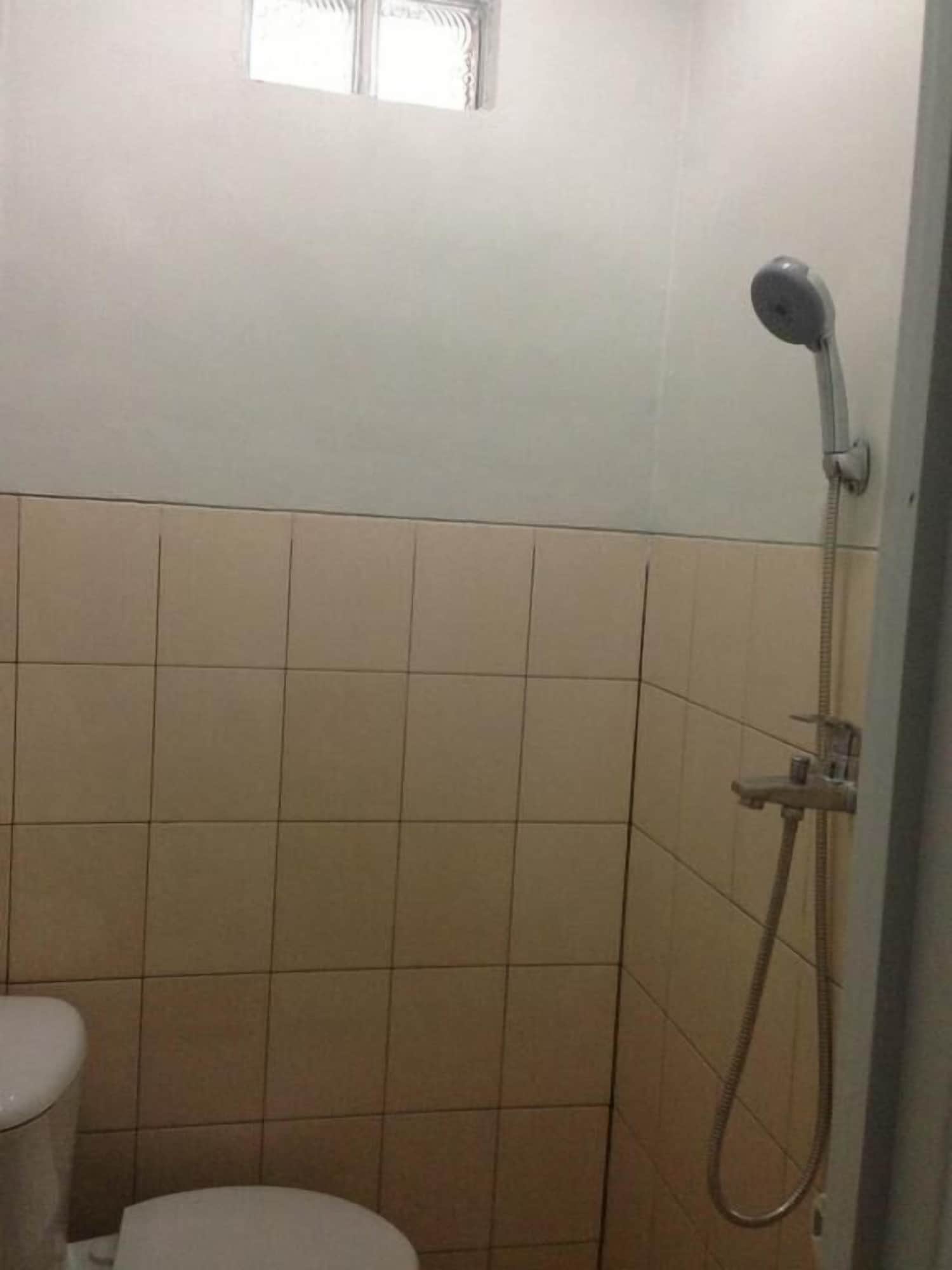 غرفة أساسية مفردة، Elenor Apos S Home 2/2