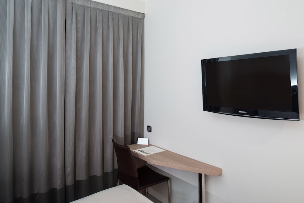 Catalonia Roma Hotel 49/58