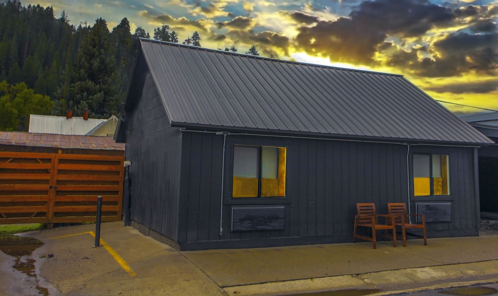 The Nightingale Motel 3/58