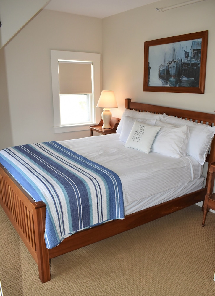 Inner, Suite, Queen Bed, Harbour View