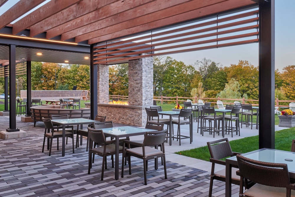 Courtyard Petoskey At Victories Square 45/65