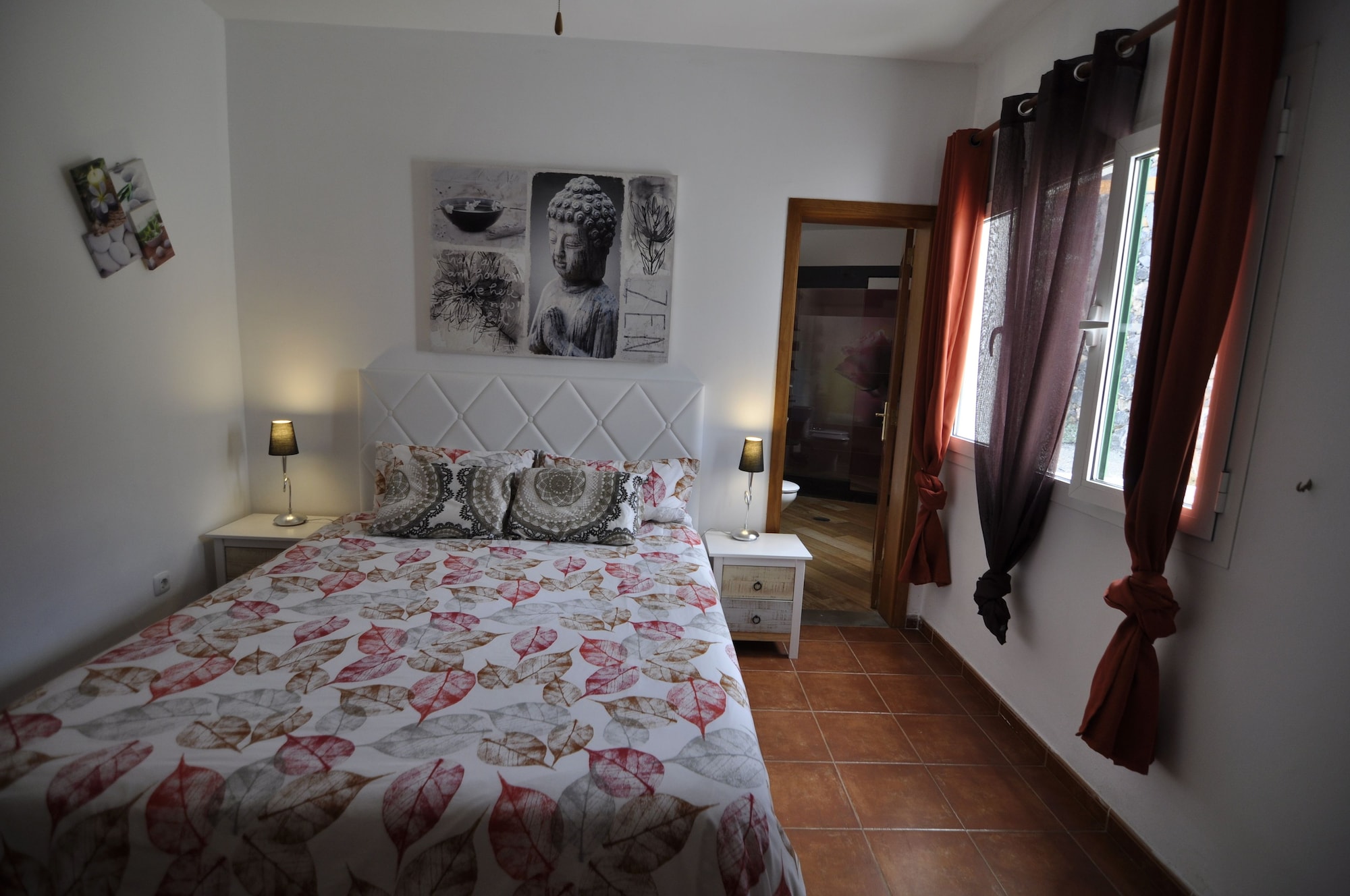 Romantic, Queen Bed, Patio, Courtyard Area
