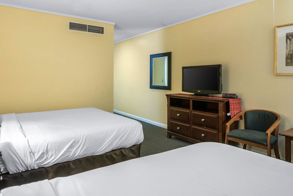 Econo Lodge Inn & Suites Tilton 21/38