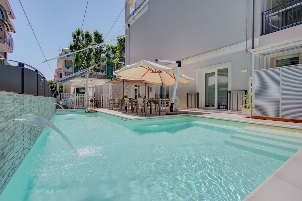 Rimini Suite Hotel 68/70