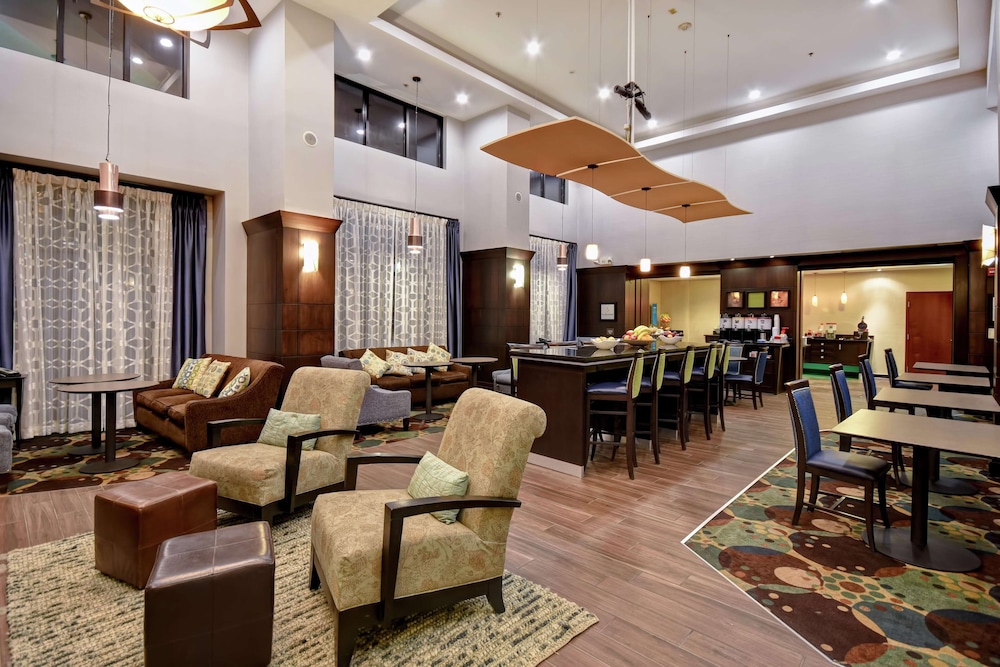Hampton Inn Suites Detroit Canton 69/89