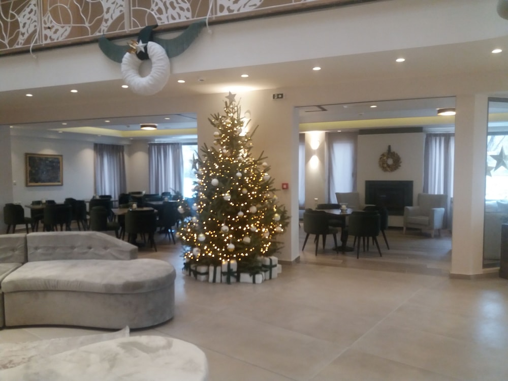Emerald suites 20/32