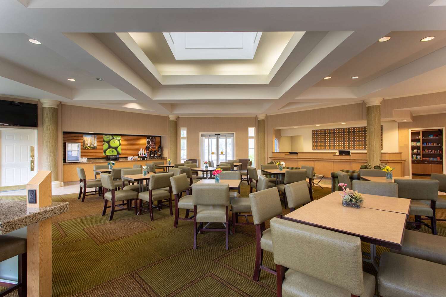 La Quinta Inn & Suites by Wyndham Jacksonville Butler Blvd 38/55