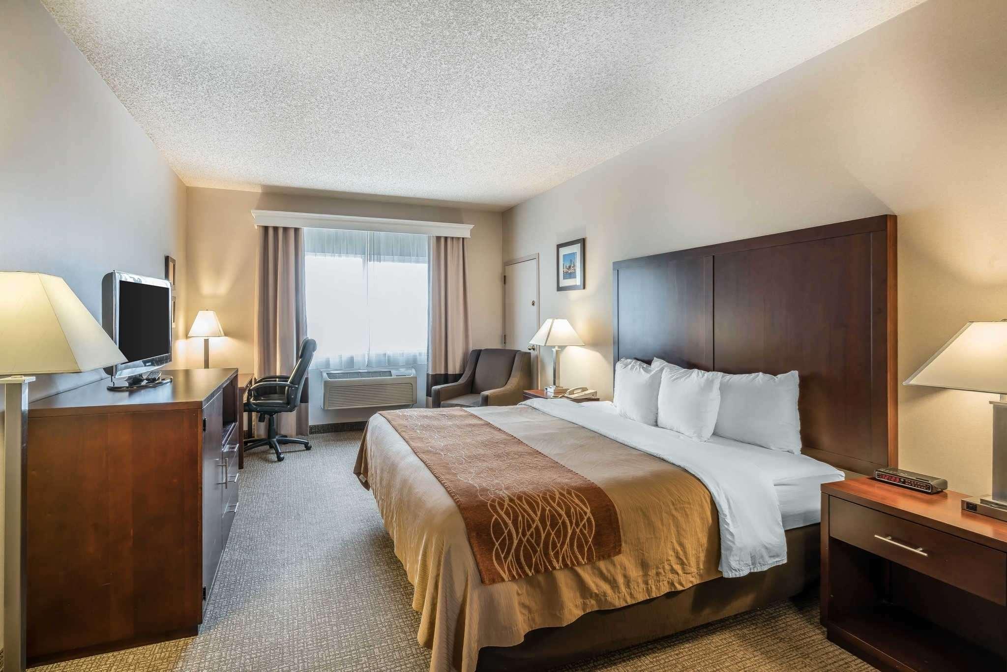 ROOM, KING BED