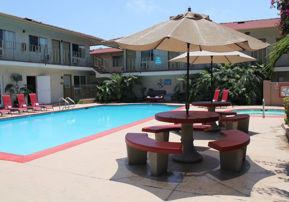 California Suites 6/55