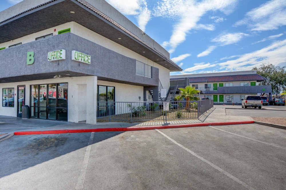 Siegel Slots and Suites 29/32