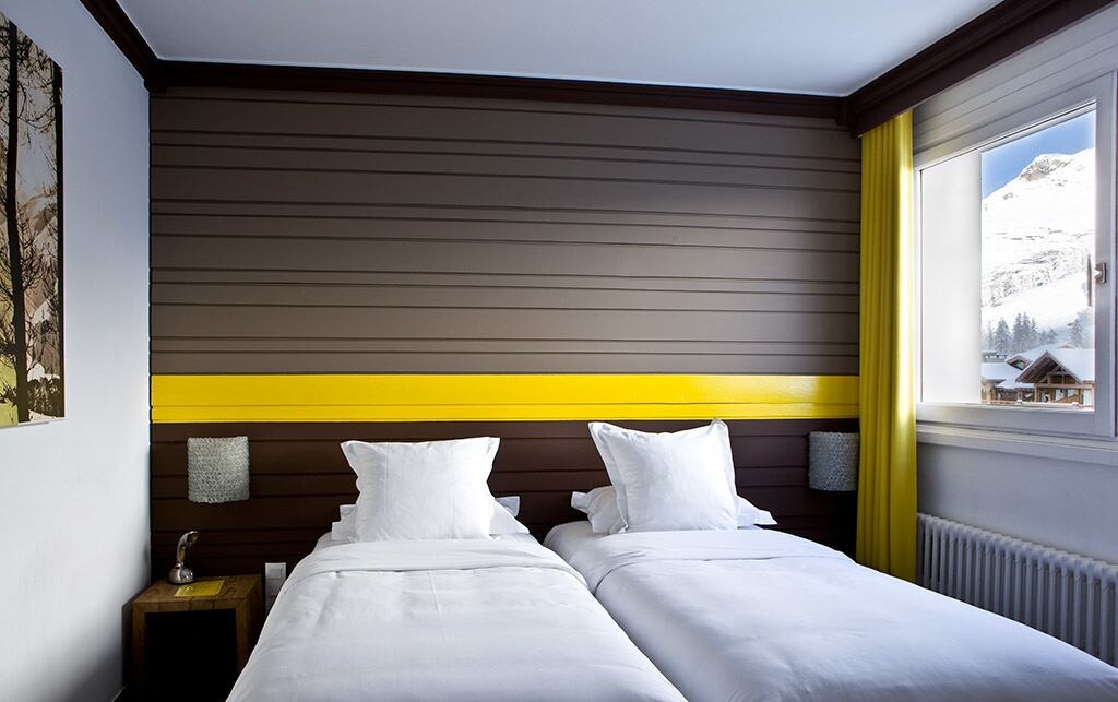 Medium, Twin Beds