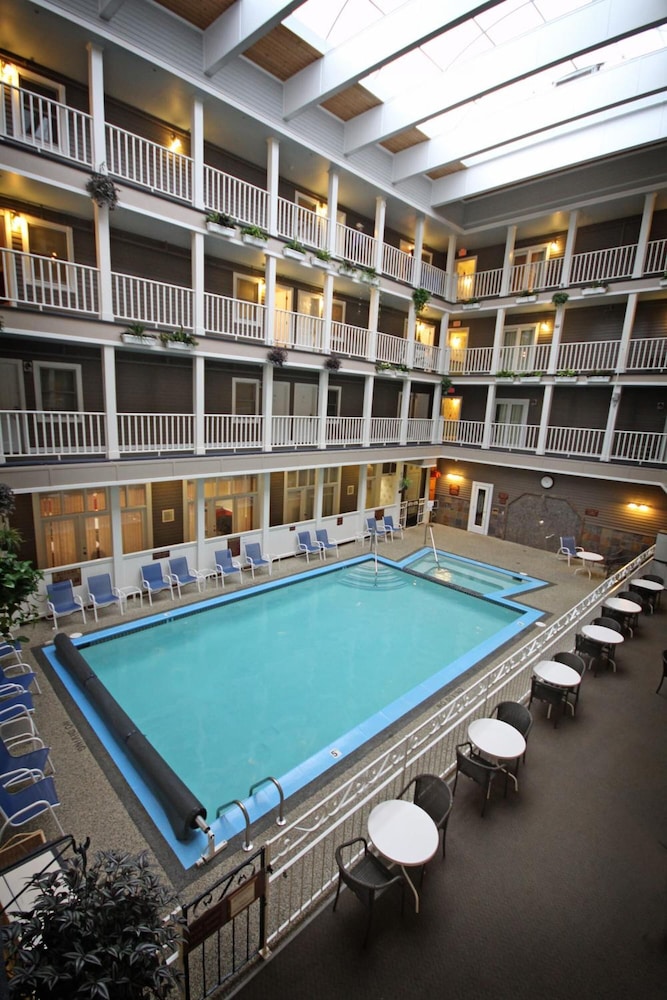 Lake View Hotel 3/46