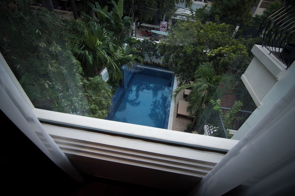 La Rose Suites 5/50