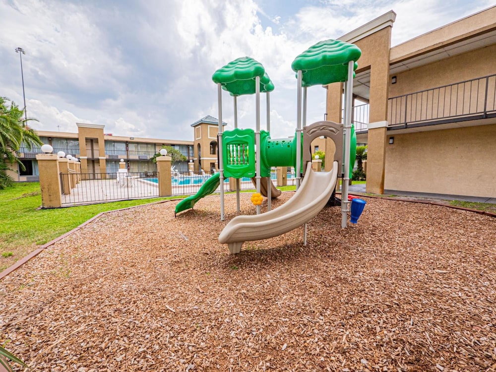 Stayable Suites Lakeland 51/66