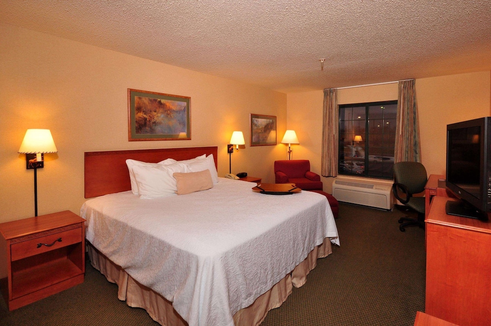Hampton Inn Kansas City The Legends 11/36