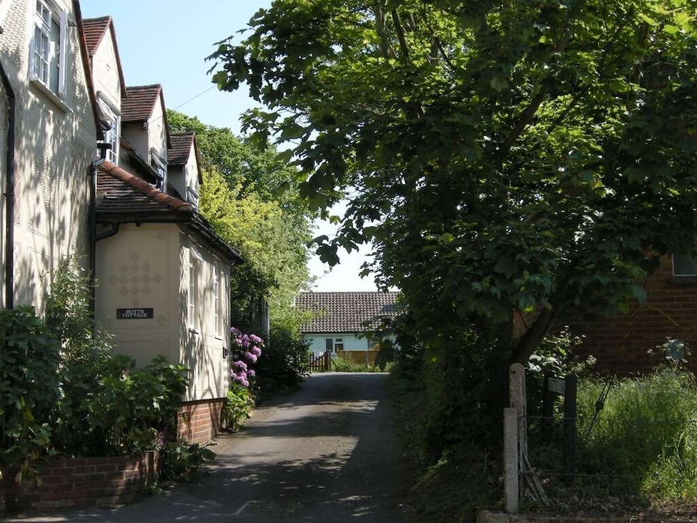 Motts Cottage 13/21