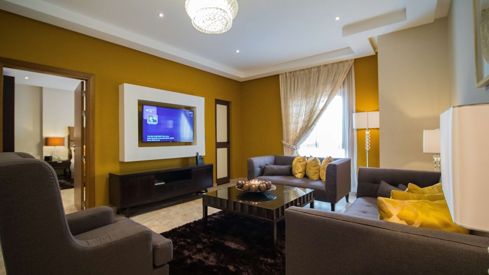 Oak Plaza Suites 43/66