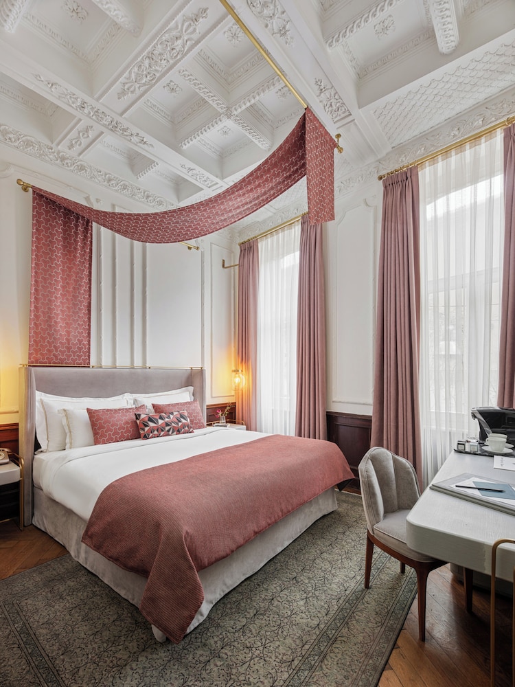 DELUXE, DOUBLE BED, GARDEN VIEW, CITY VIEW