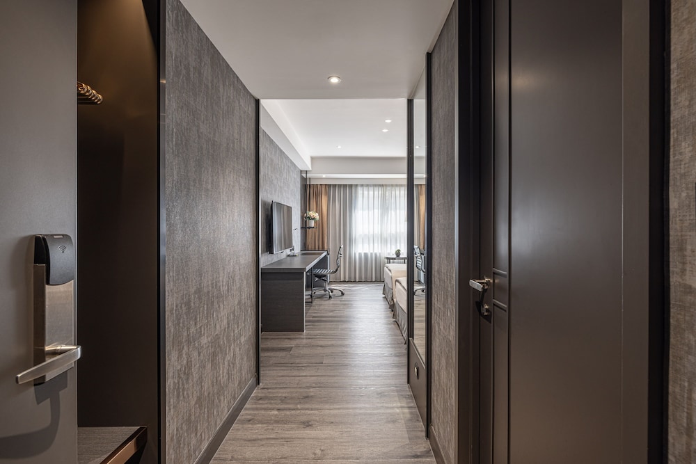 Lakeshore Hotel Metropolis I 52/52