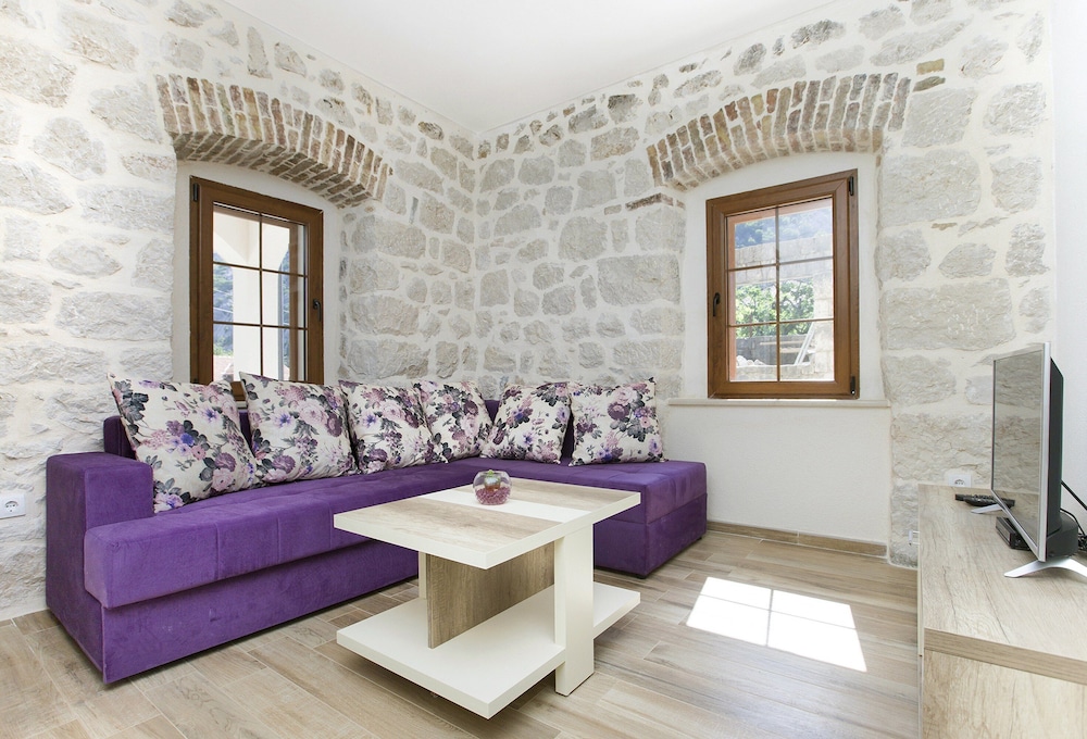 Apartments Mezini 11 31/50
