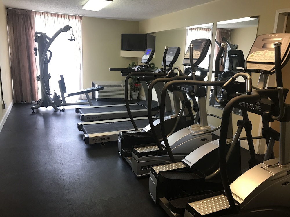 Clarion Hotel Fort Mill Near Amusement Park 14/35