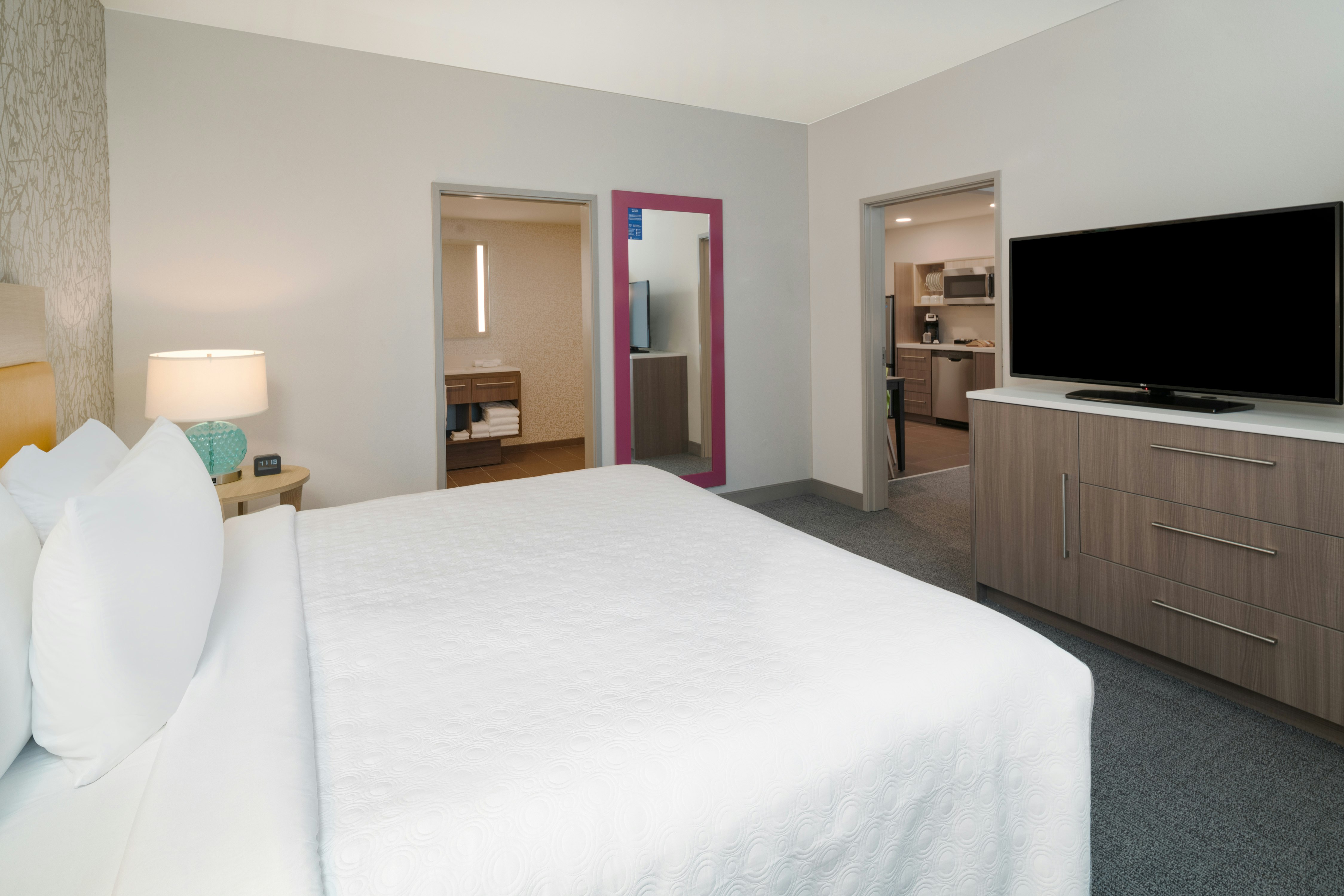 1 BEDROOM, SUITE, KING BED