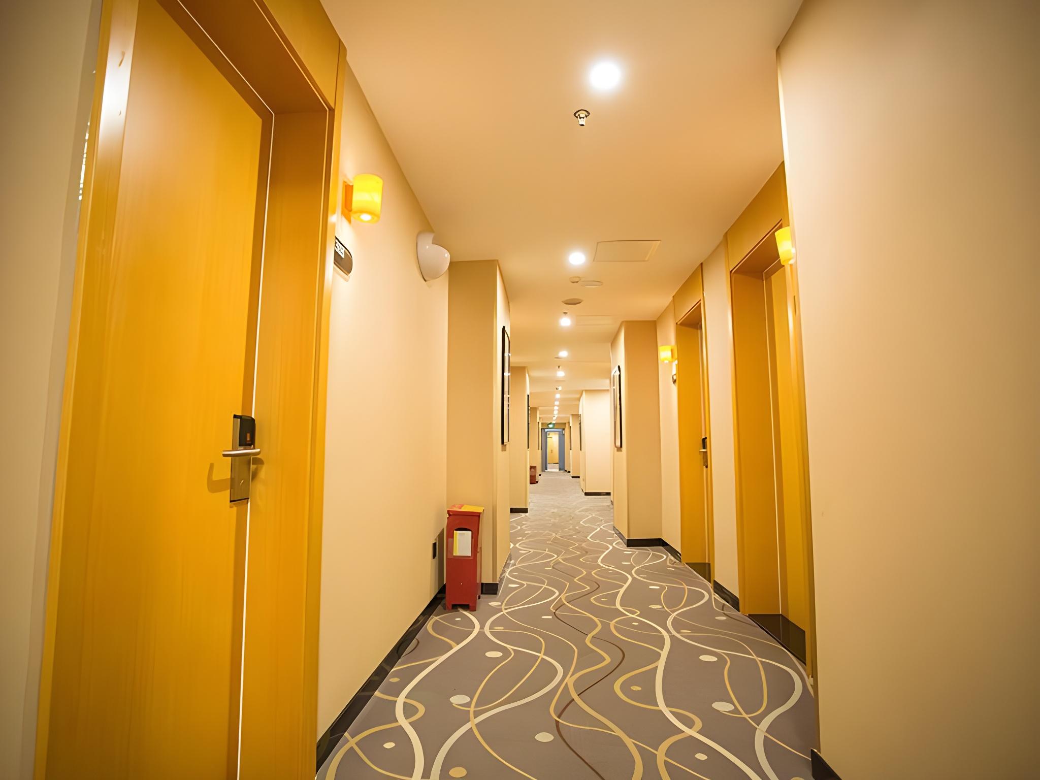 7 Days Inn Premium Beijing Dongzhimen Airport Express Station photo3