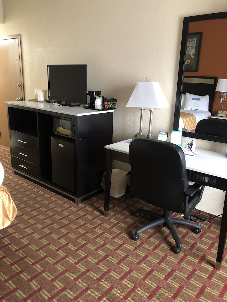 Baymont By Wyndham Cincinnati 32/39