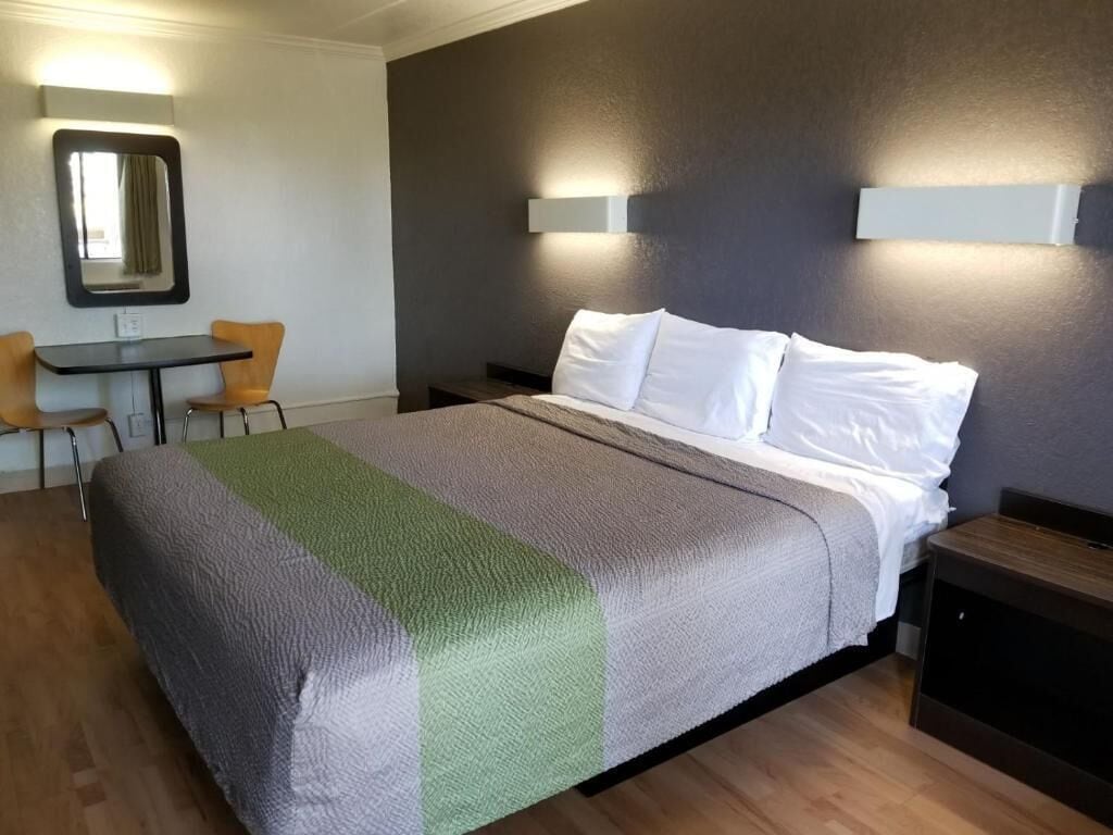 STANDARD, KING BED