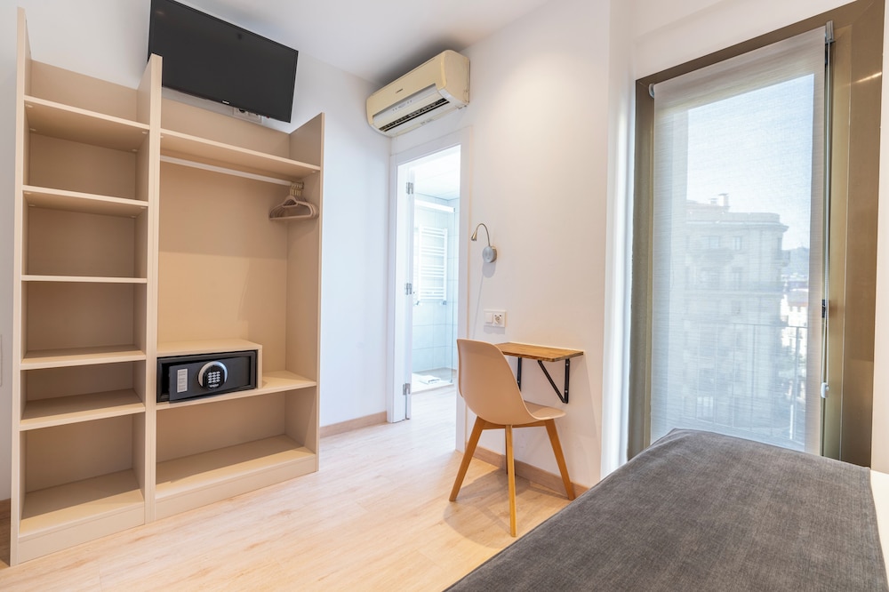 Hostal Sans 29/50