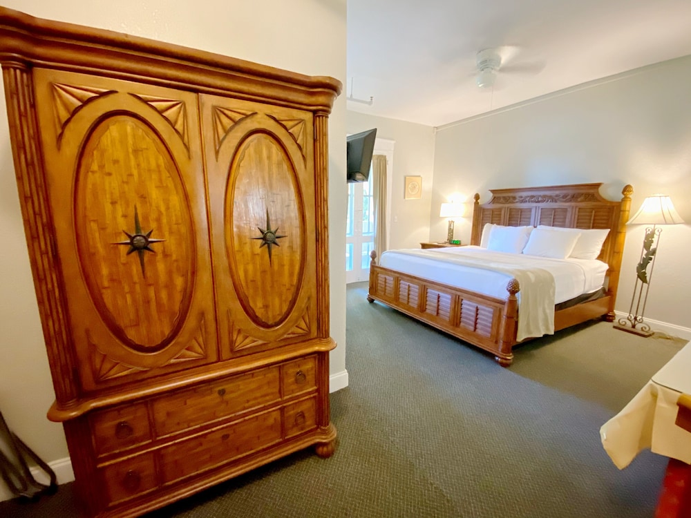 Crystal Bay Hotel 27/79