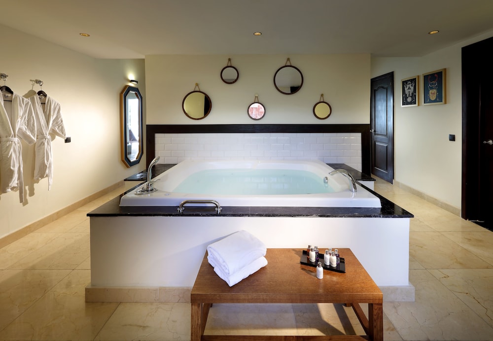 Grand Palladium Lady Hamilton Resort and Spa 13/42