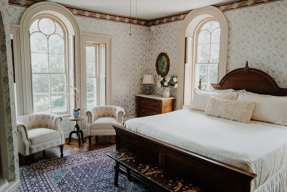 Southernmost, Premier, King Bed