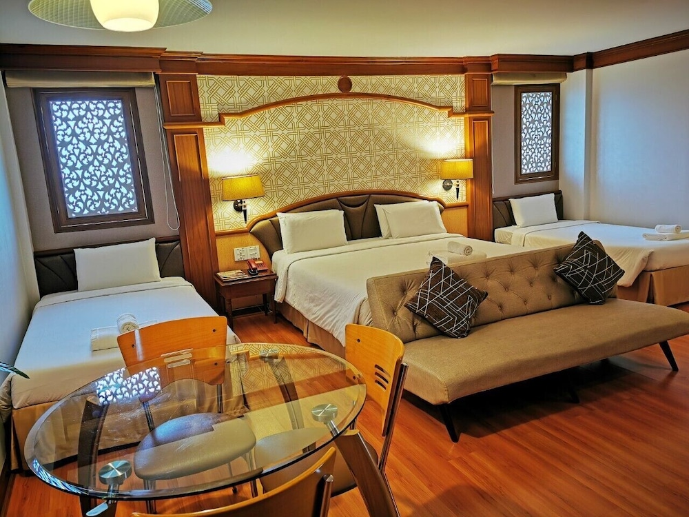 Sakol Hotel 49/65
