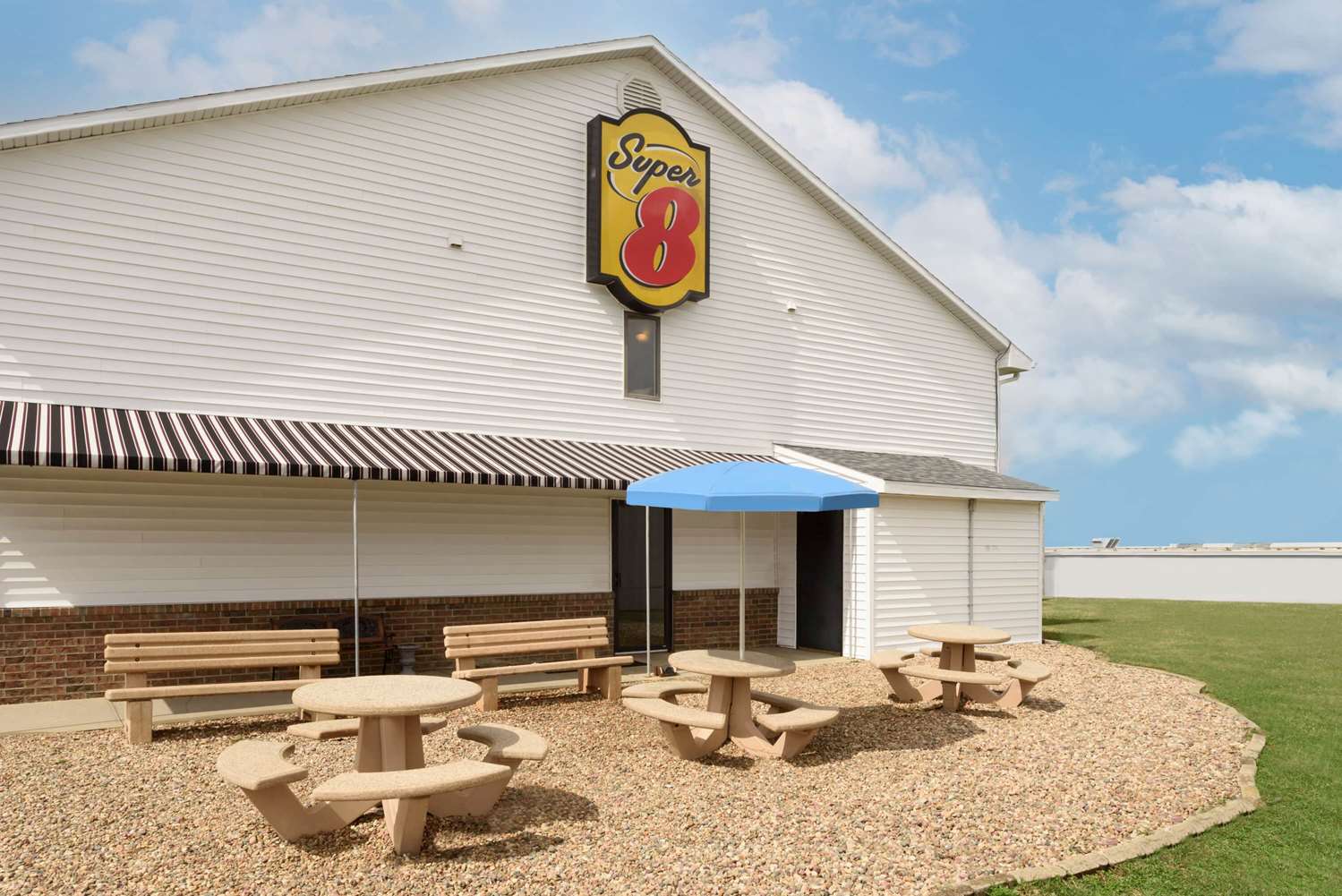 Super 8 by Wyndham Bethany MO 15/19