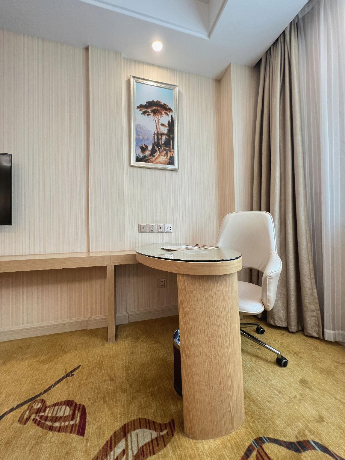 Vienna hotel (Huidong and run pedestrian street) 51/55