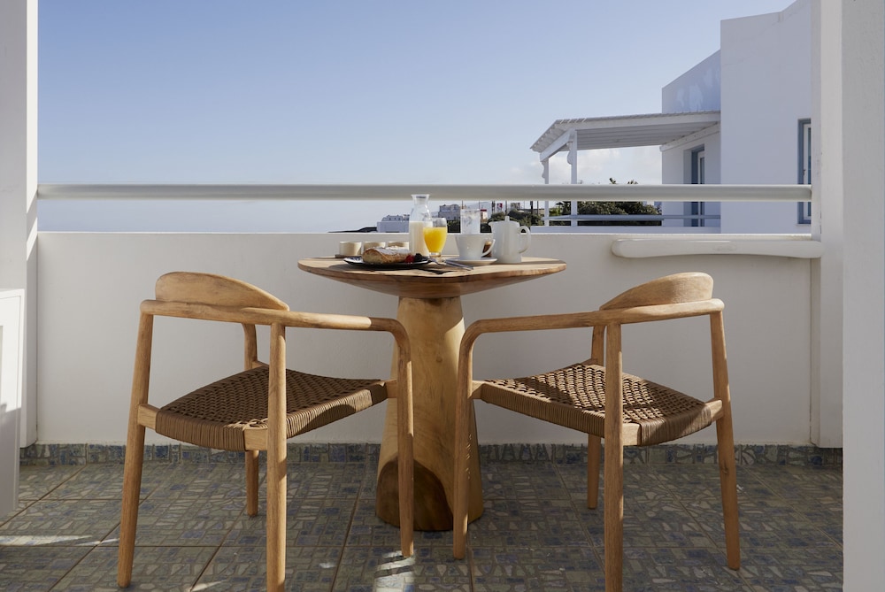 ATHIRI HOTEL 32/50