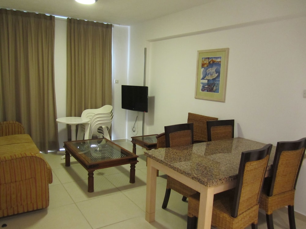 Senator Hotel Apartments - Adults Only 45/70