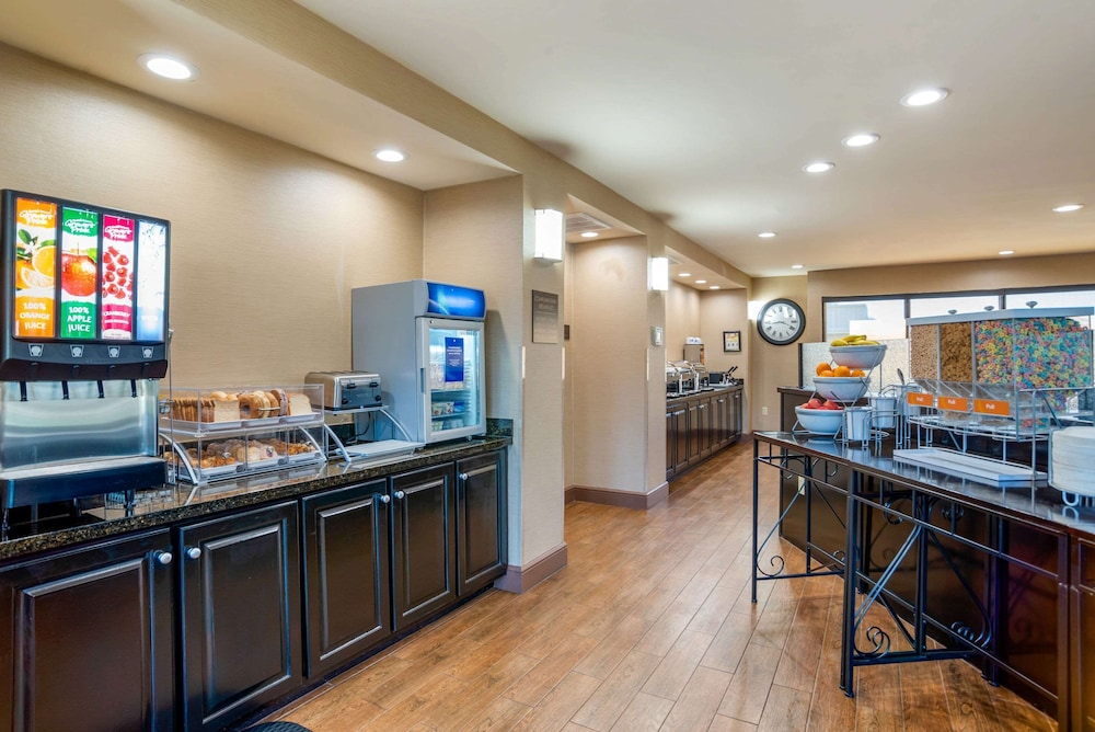 Comfort Suites Gulfport Central, MS 9/49