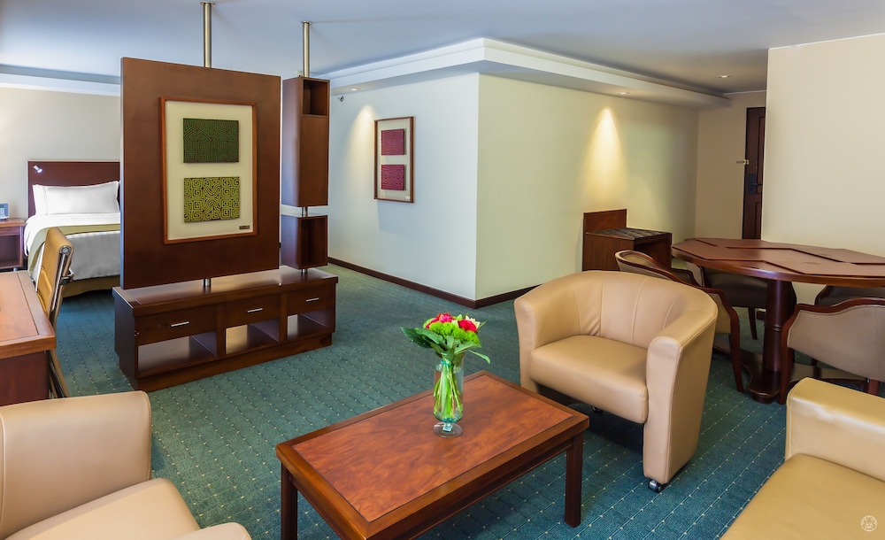 Ghl Capital Hotel 35/42