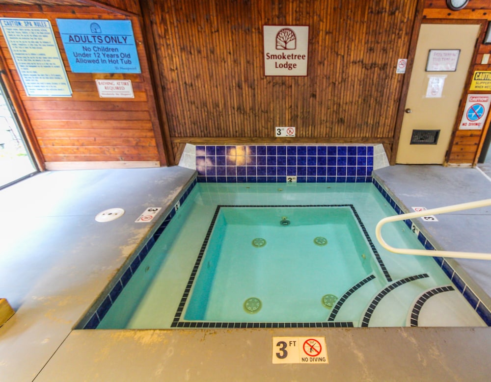 Smoketree Lodge, a VRI resort 8/70