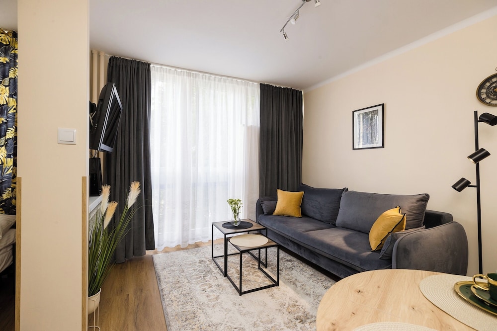 ShortStayPoland Chlodna B21 10/23