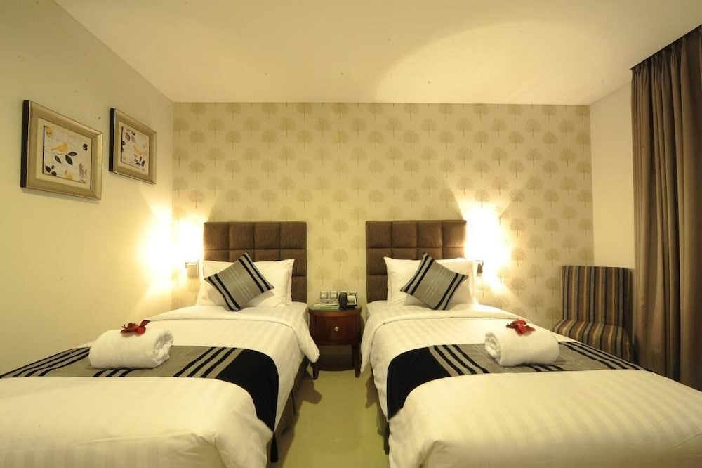 Permata Hotel 9/45