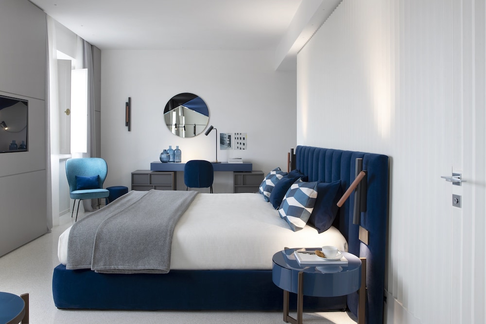 جناح سوبيريور بسرير كينج بإطلالة على البحر مع أريكة