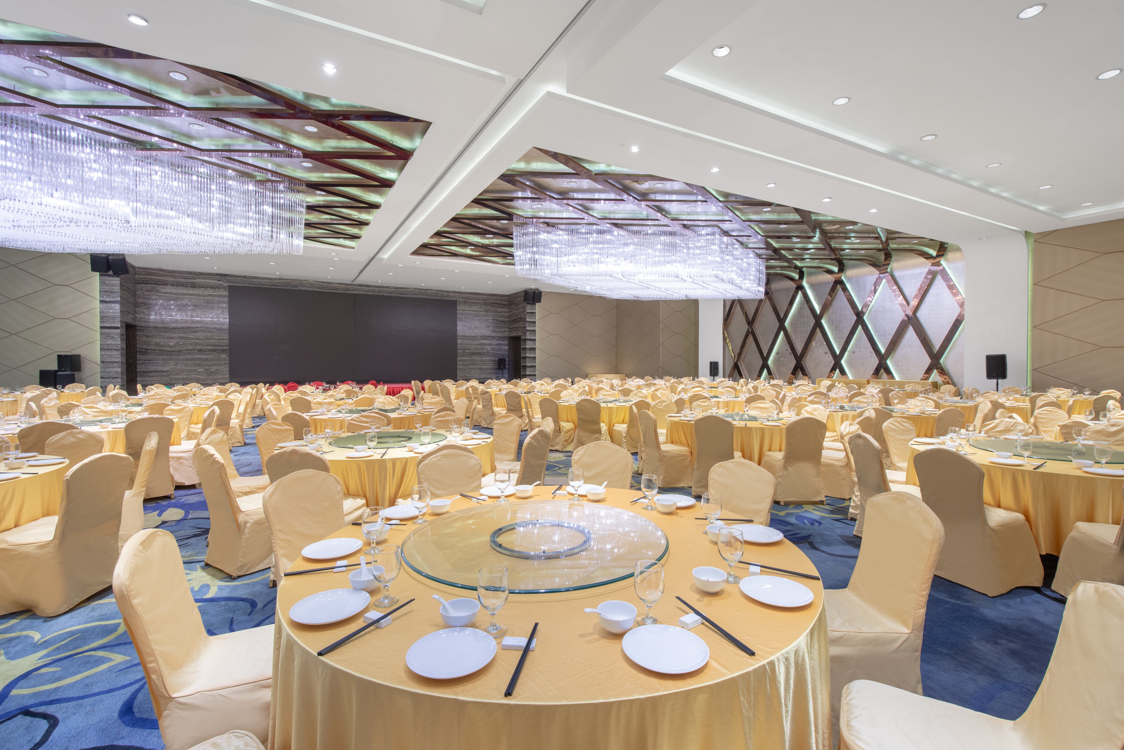 HOLIDAY INN SHANGHAI SONGJIANG 27/42