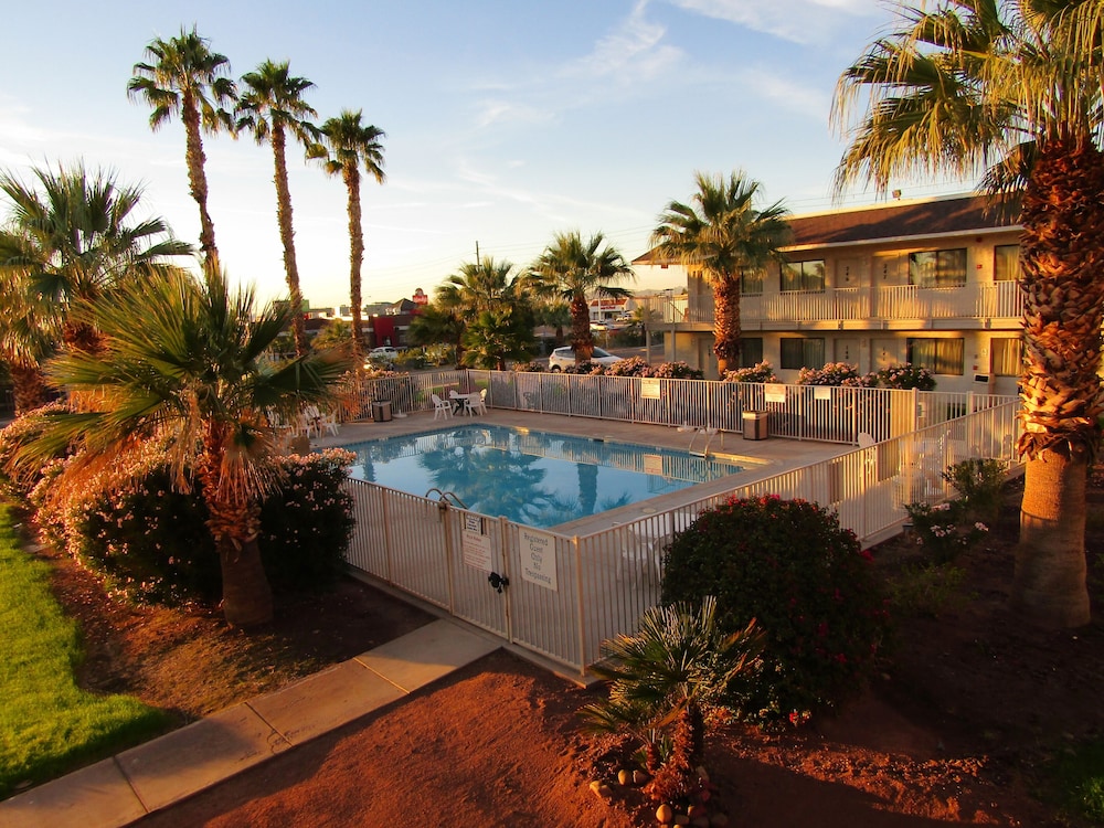Econo Lodge Inn & Suites Yuma 39/47