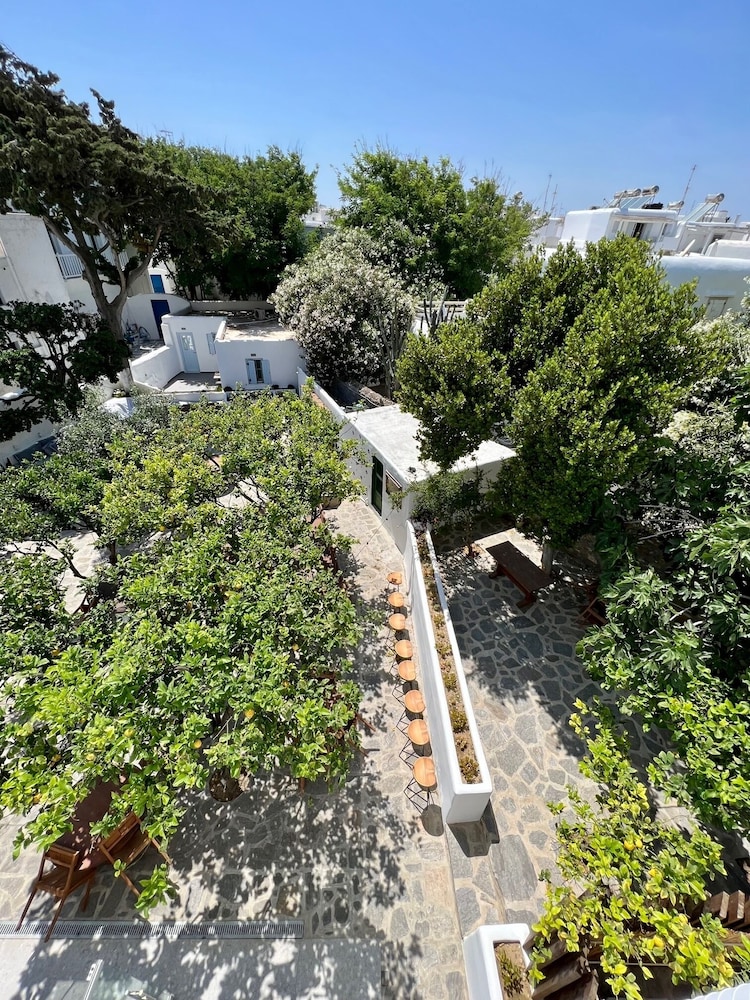 Matogianni Hotel 45/48