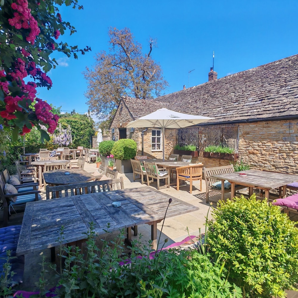 The White Horse Inn 54/62